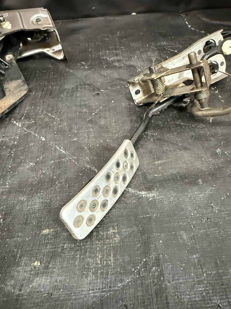 2000-2005 HONDA S2000 PEDAL SET GAS, BRAKE & CLUTCH PEDALS WITH ALL SENSORS OEM