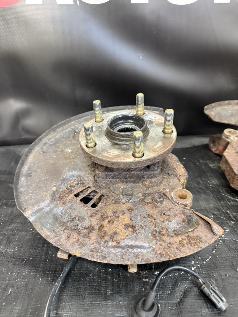 2005-2007 SUBARU WRX STI FRONT SPINDLES KNUCKLES HUBS PAIR 5x114.3 OEM #525182