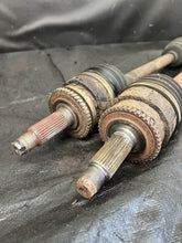 Load image into Gallery viewer, 2005-2007 SUBARU WRX STI OEM 6SPD LH RH FRONT AXLE SHAFT PAIR #524656