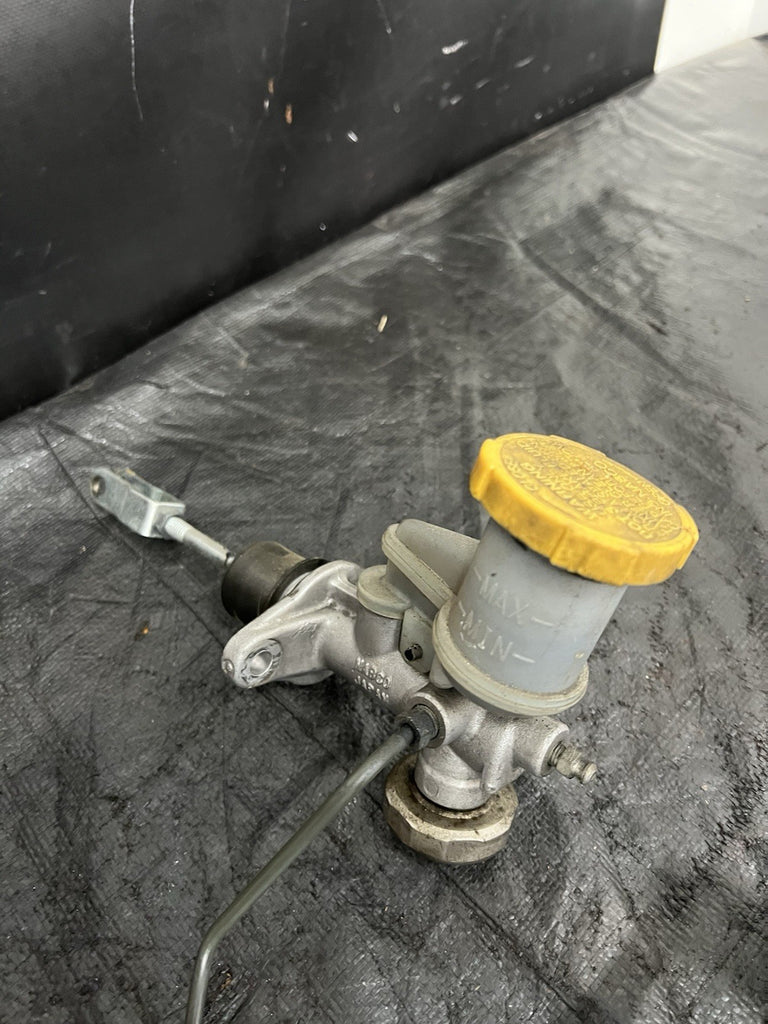 2008-2009 Subaru Legacy GT Clutch Master & Slave Cylinder Reservoir OEM #212661