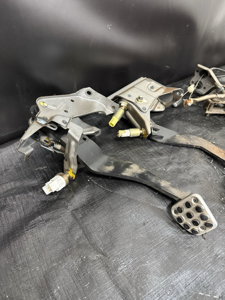 2000-2005 HONDA S2000 PEDAL SET GAS, BRAKE & CLUTCH PEDALS WITH ALL SENSORS OEM