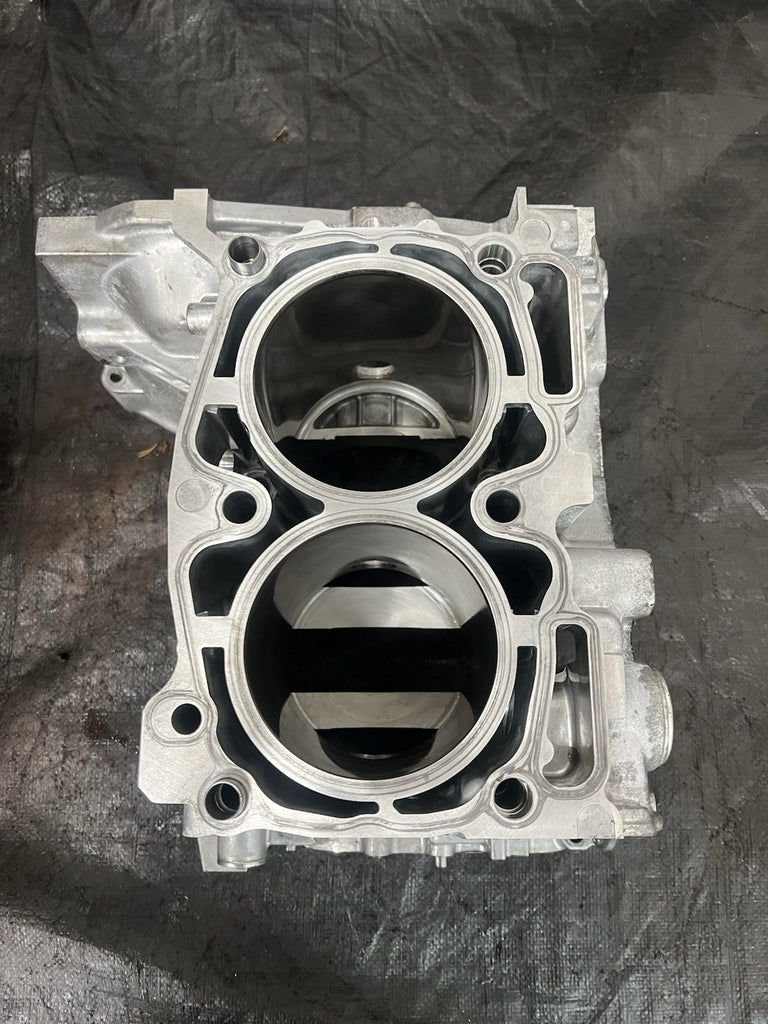04-21 SUBARU WRX STI OEM CASE HALVES BARE BLOCK SET BLOCK ASSEMBLY STOCK #212661