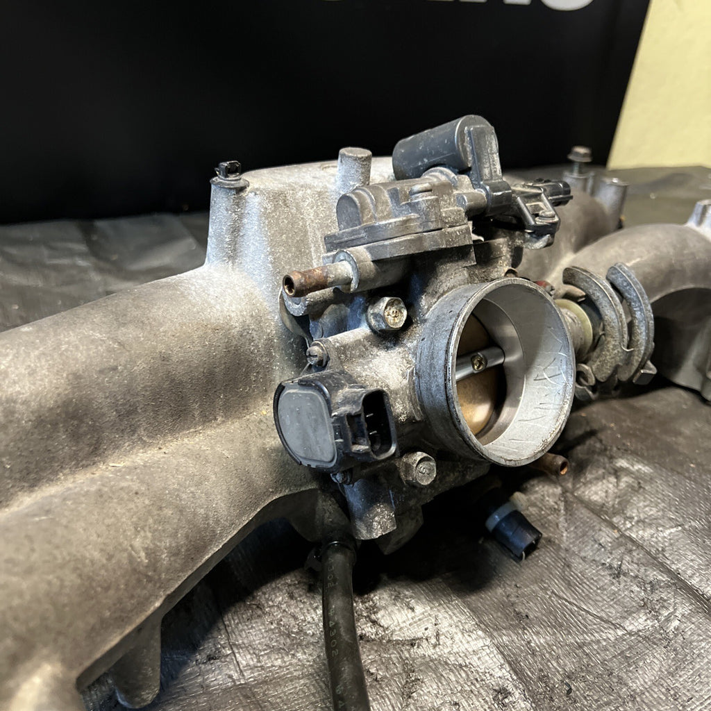 2004 2005 Subaru Impreza WRX Intake Manifold Assembly 2.0L OEM #518586