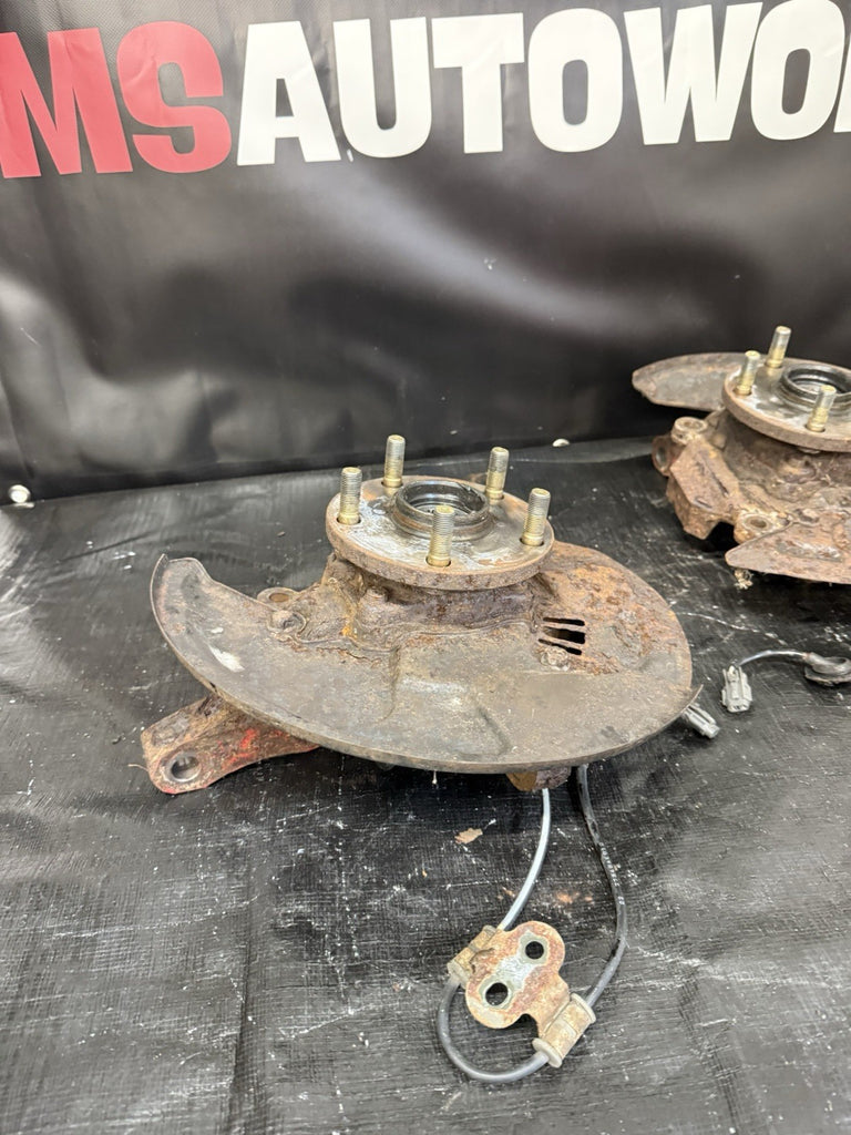 2005-2007 SUBARU WRX STI FRONT SPINDLES KNUCKLES HUBS PAIR 5x114.3 OEM #525182