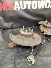 Load image into Gallery viewer, 2005-2007 SUBARU WRX STI FRONT SPINDLES KNUCKLES HUBS PAIR 5x114.3 OEM #525182