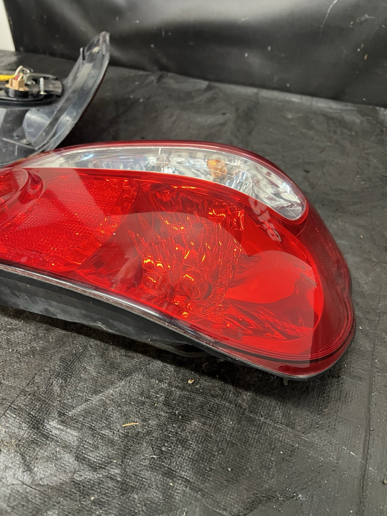 2004-2007 Subaru Impreza Tail Lights Sedan Set Pair WRX/STi Genuine #518682