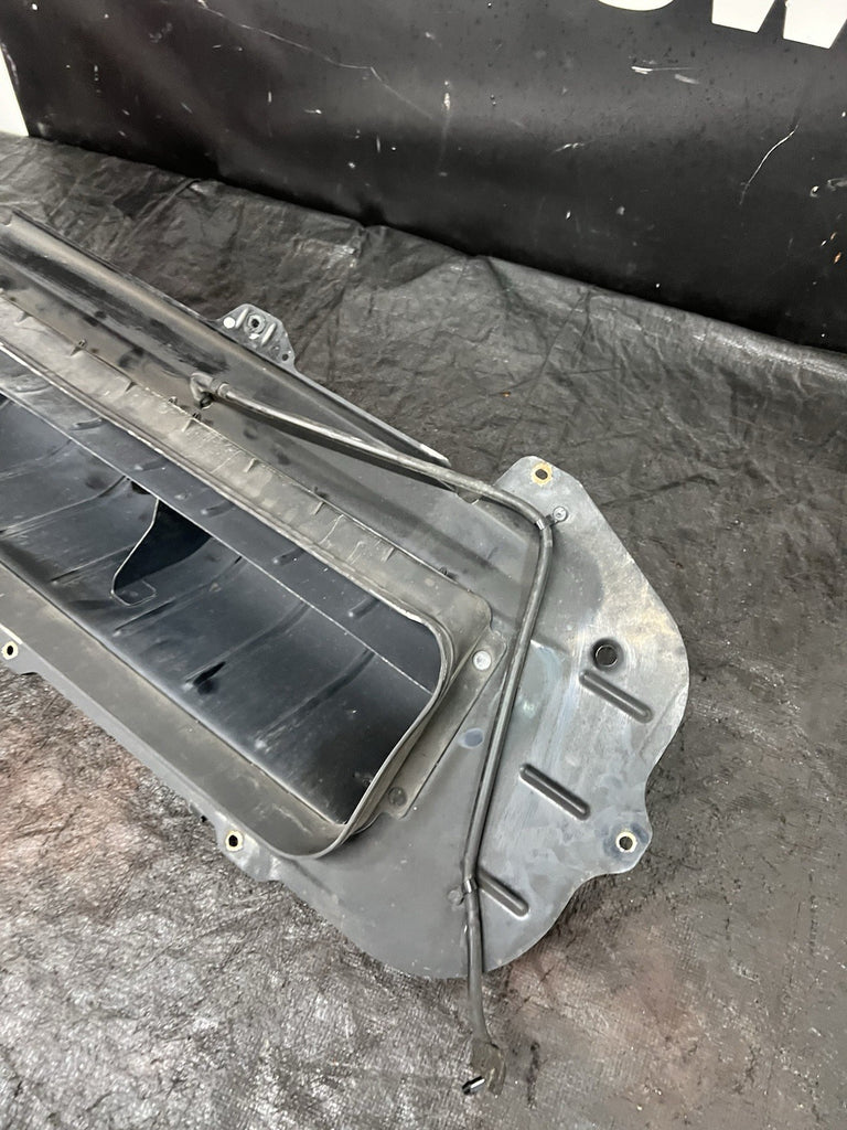 2004-2005 Subaru WRX STI Top Mount Intercooler Splitter OEM #518682