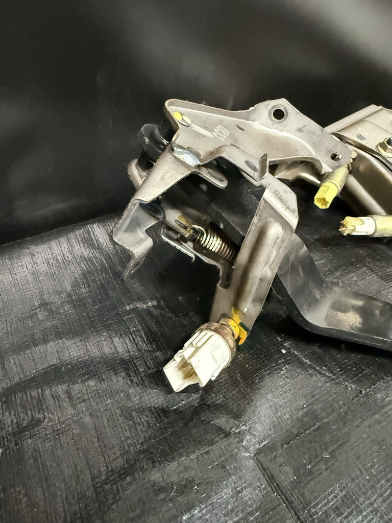 2000-2005 HONDA S2000 PEDAL SET GAS, BRAKE & CLUTCH PEDALS WITH ALL SENSORS OEM