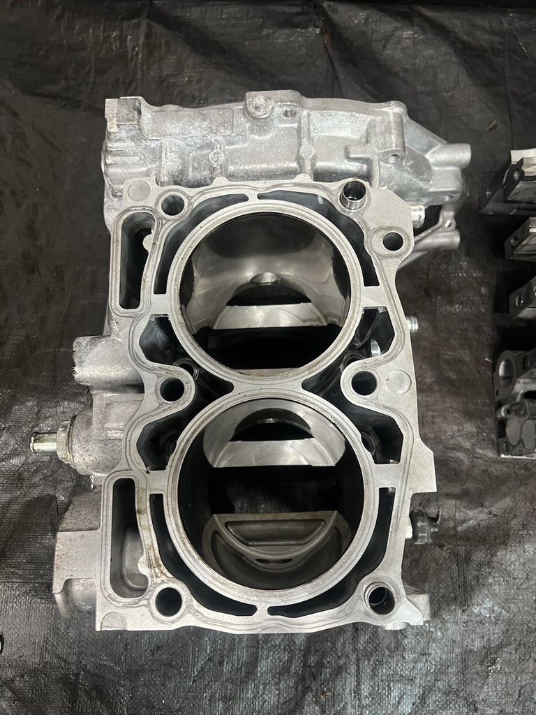 04-21 SUBARU WRX STI OEM CASE HALVES BARE BLOCK SET BLOCK ASSEMBLY STOCK #212661