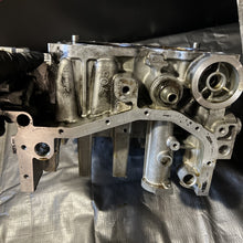 Load image into Gallery viewer, 04-21 SUBARU WRX STI OEM CASE HALVES BARE BLOCK SET 07 139k BLOCK ASSEMBLY STOCK