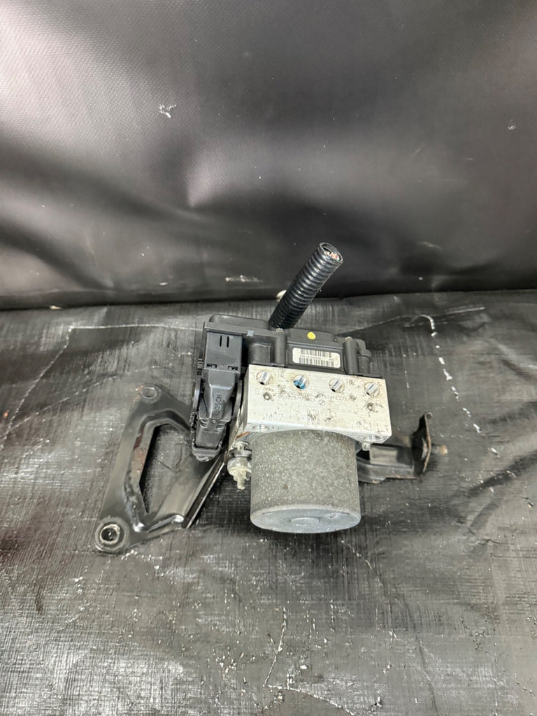2005-2007 Subaru WRX STi ABS Pump Module With Bracket OEM 27534FE271 #525182