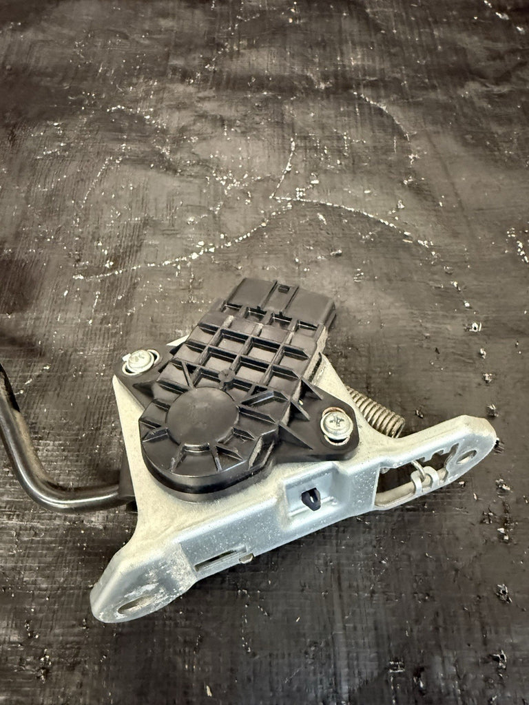2004-2006 SUBARU WRX STI ACCELERATOR GAS PEDAL ASSEMBLY OEM 36010FE020 #525182