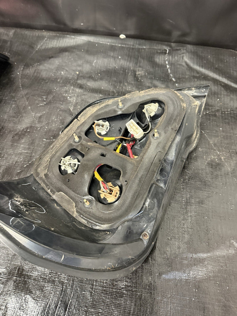 2004-2007 Subaru Impreza Tail Lights Sedan Set Pair WRX/STi Genuine #525182