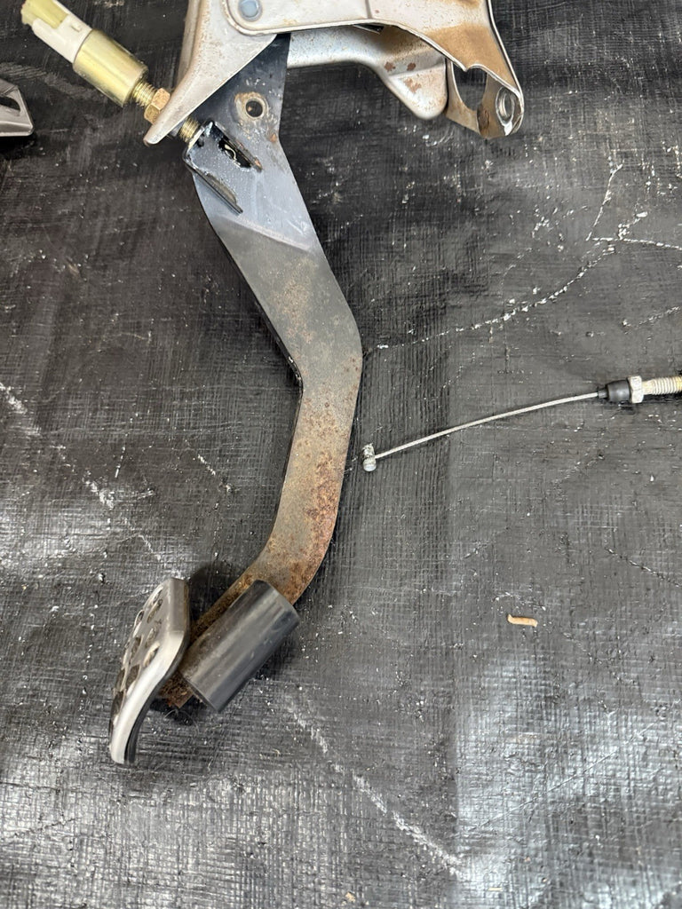 2000-2005 HONDA S2000 PEDAL SET GAS, BRAKE & CLUTCH PEDALS WITH ALL SENSORS OEM