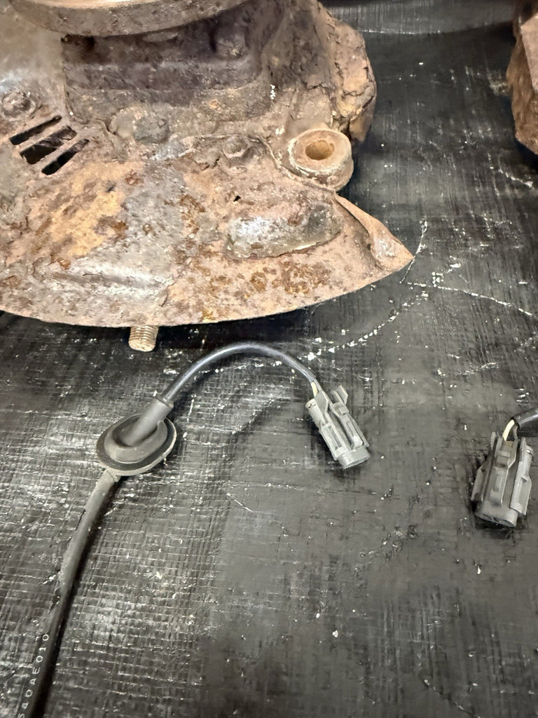 2005-2007 SUBARU WRX STI FRONT SPINDLES KNUCKLES HUBS PAIR 5x114.3 OEM #525182