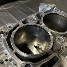 Load image into Gallery viewer, 04-21 SUBARU WRX STI OEM CASE HALVES BARE BLOCK SET 07 139k BLOCK ASSEMBLY STOCK