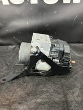 Load image into Gallery viewer, 2004 SUBARU IMPREZA WRX STI SEDAN OEM ABS BRAKE PUMP MODULE UNIT EJ257 #518682