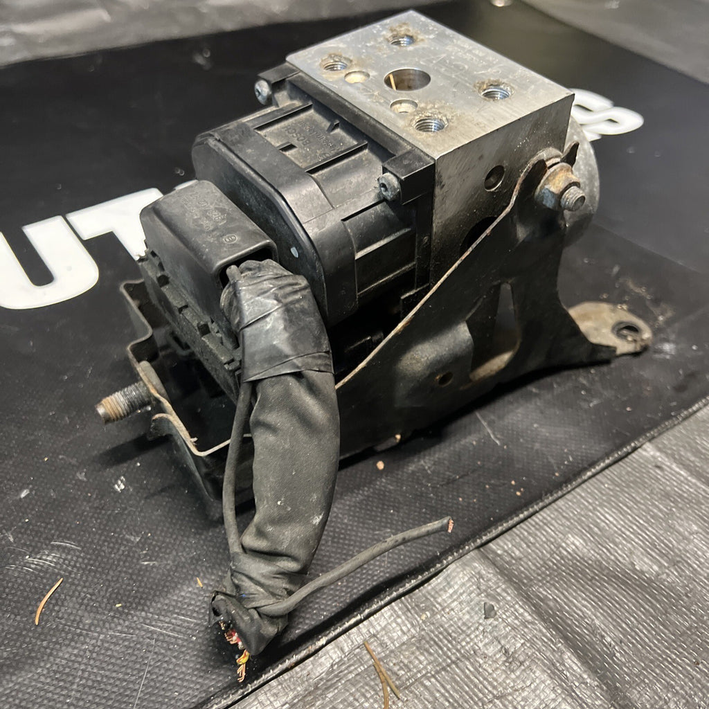 2002-2004 Subaru Impreza WRX ABS Brakes Pump Module ECU Electric Motor #524314