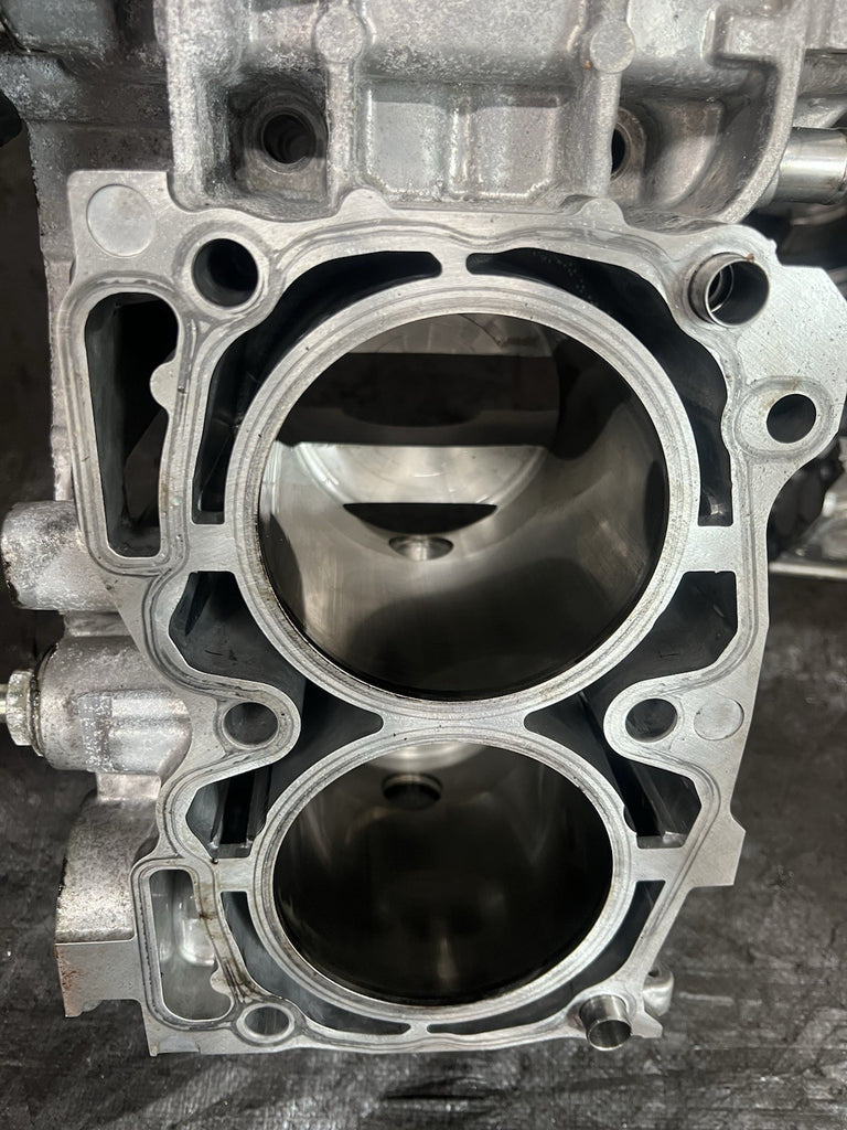 04-21 SUBARU WRX STI OEM CASE HALVES BARE BLOCK SET BLOCK ASSEMBLY STOCK #212661