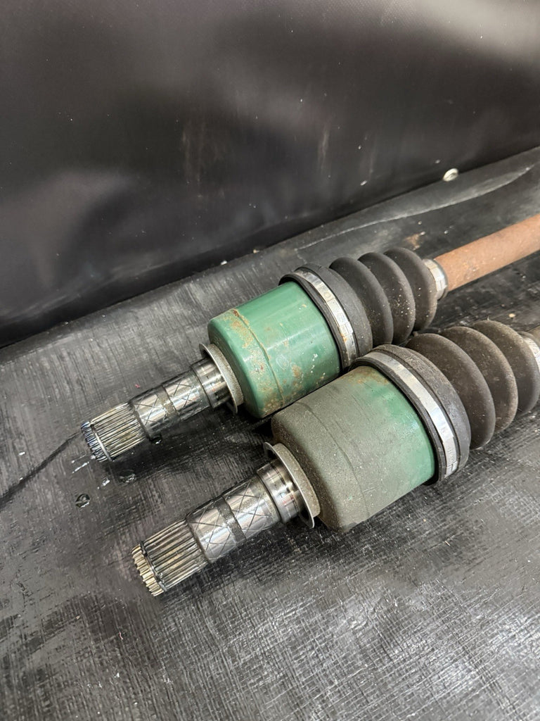 2005-2007 SUBARU WRX STI OEM 6SPD LH RH FRONT AXLE SHAFT PAIR #525182