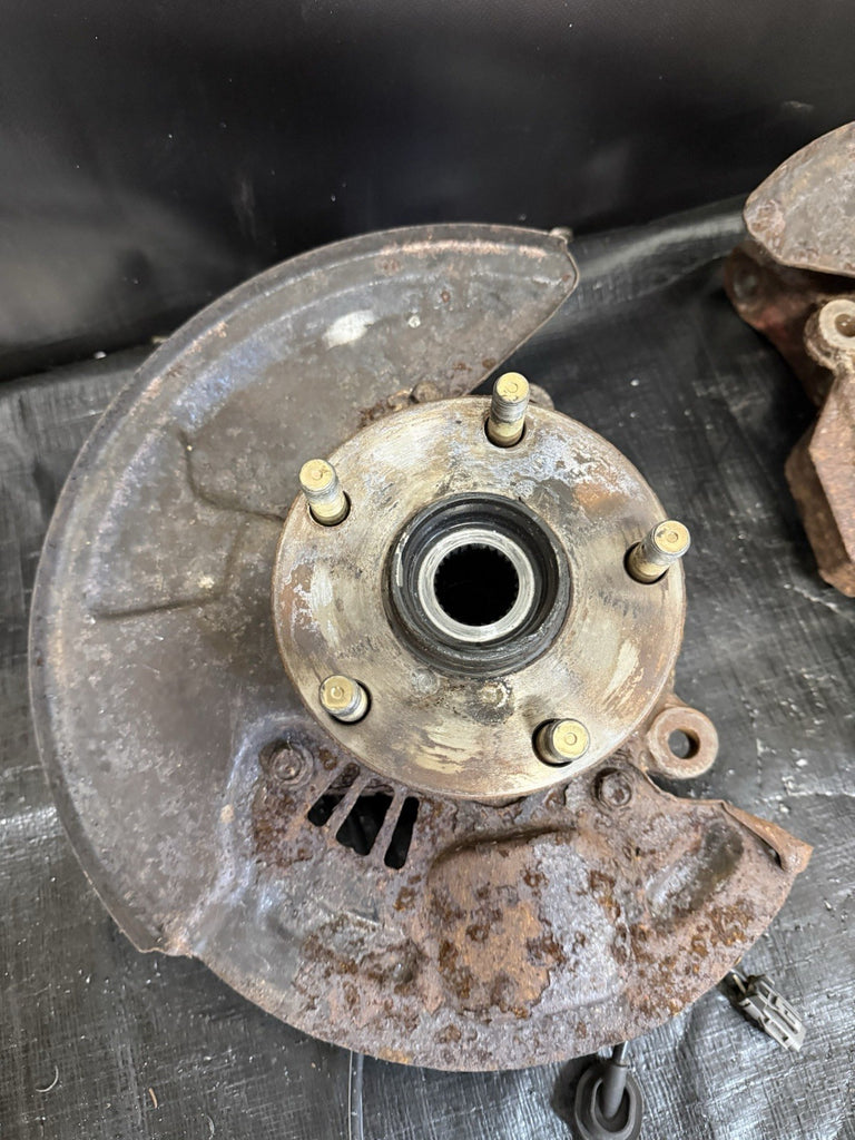 2005-2007 SUBARU WRX STI FRONT SPINDLES KNUCKLES HUBS PAIR 5x114.3 OEM #525182