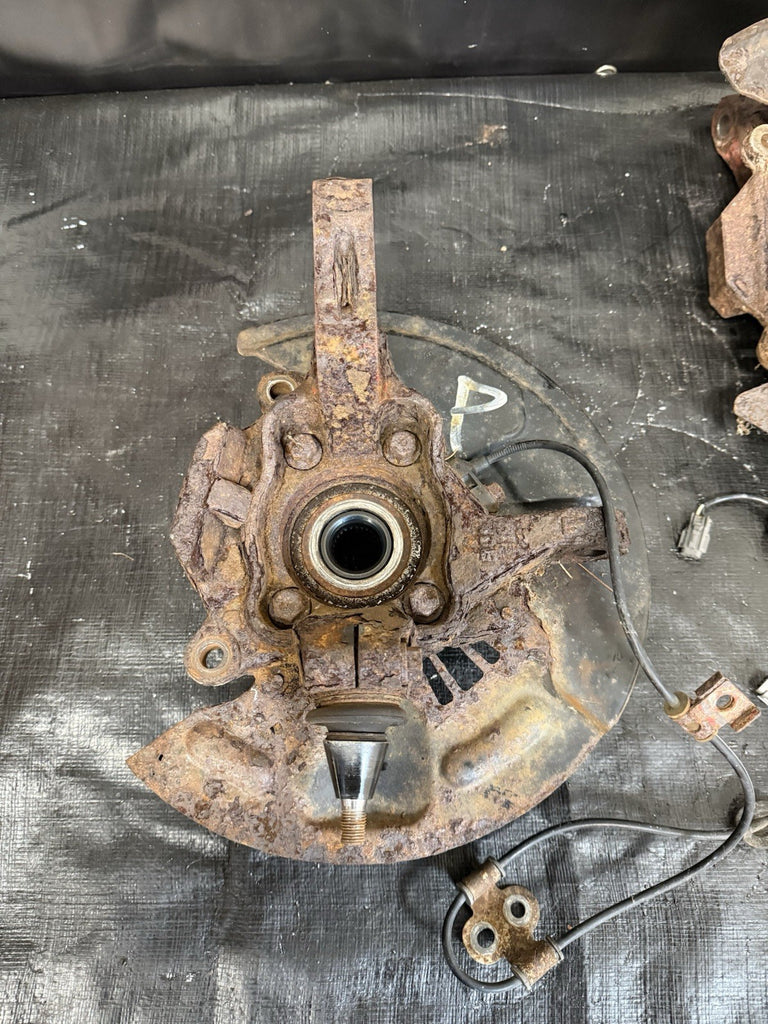 2005-2007 SUBARU WRX STI FRONT SPINDLES KNUCKLES HUBS PAIR 5x114.3 OEM #525182