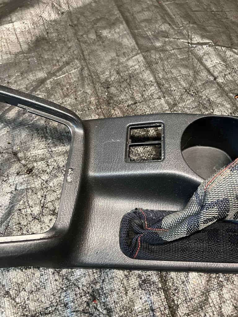 05-07 Subaru WRX STI Center Console Cup Holder With Bride Ebrake Boot #519516