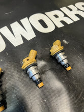 Load image into Gallery viewer, 04-06 SUBARU WRX STI SIDE FEED INJECTOR DYNAMICS 740CC FUEL INJECTORS #522560