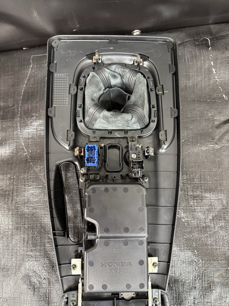 2005 HONDA S2000 AP2 OEM CENTER CONSOLE ASSEMBLY WITH ARM REST USED