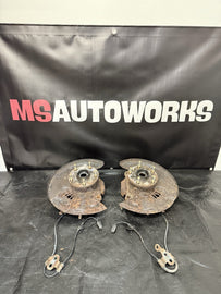 2005-2007 SUBARU WRX STI FRONT SPINDLES KNUCKLES HUBS PAIR 5x114.3 OEM #525182