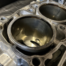 Load image into Gallery viewer, 04-21 SUBARU WRX STI OEM CASE HALVES BARE BLOCK SET 07 139k BLOCK ASSEMBLY STOCK