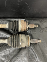 Load image into Gallery viewer, 2006-2007 SUBARU WRX STI OEM 6SPD LH RH FRONT AXLE SHAFT PAIR #503881